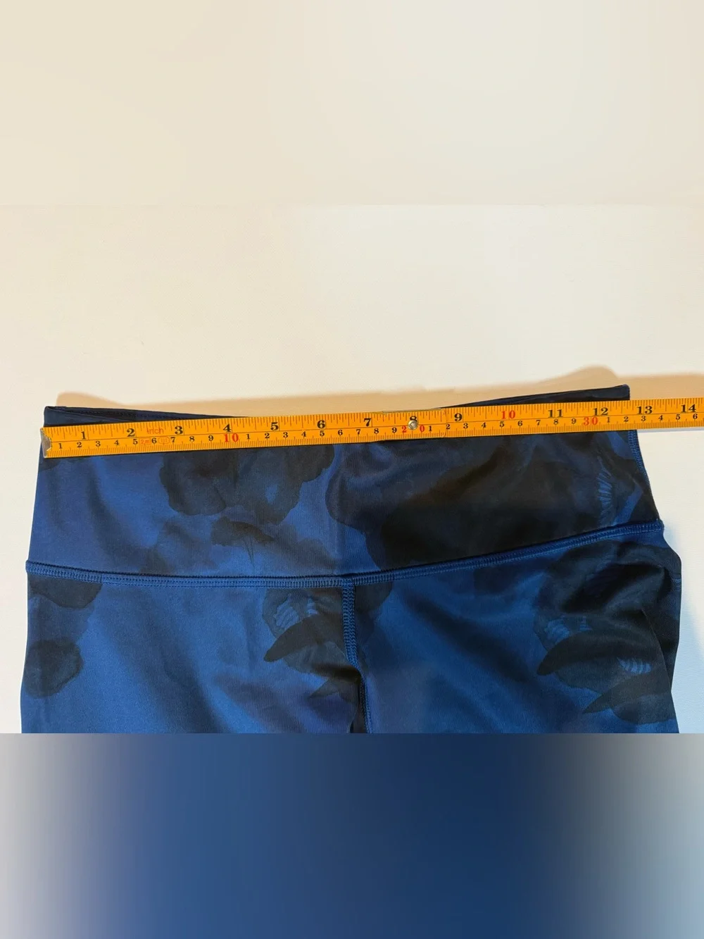 Lululemon Wunder Under Crop II Full-On Luxtreme Jumbo Inky Floral Size 4